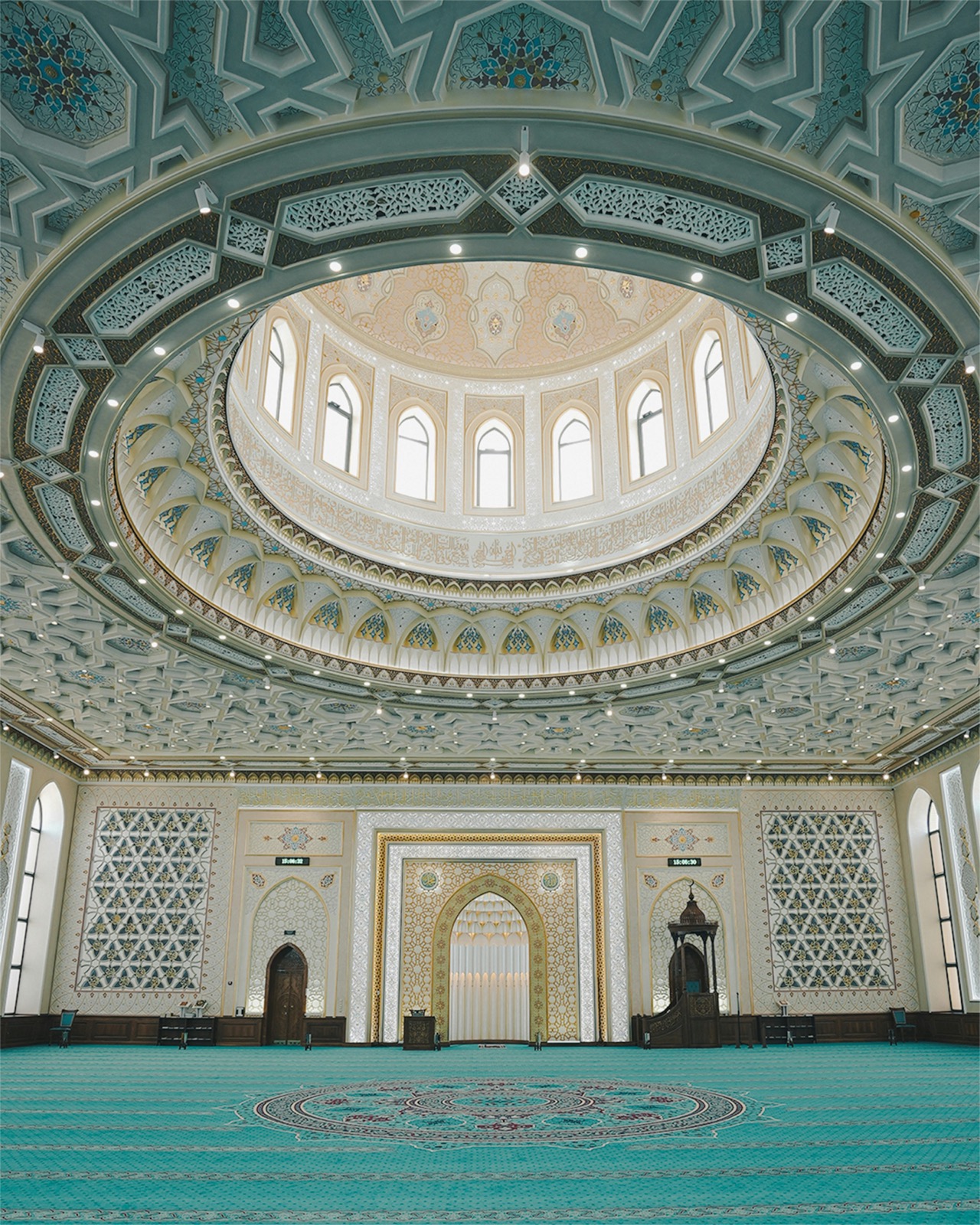Hafiz Arshad leading Taraweeh prayers from memory